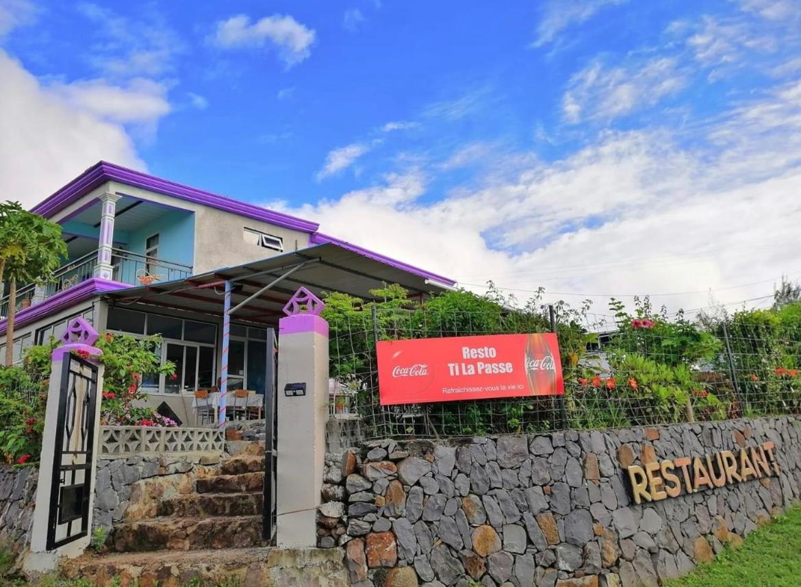 Tilapasse Resto & Guest House Port South East Екстер'єр фото